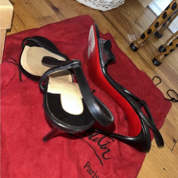 only a little defect on heel and it comes with new heel replacers if needed - Picture 3 of 6